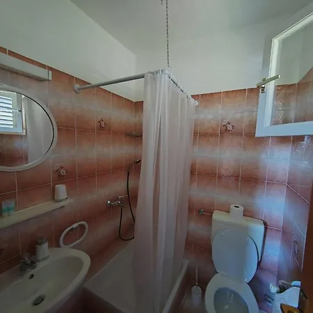 Gaestezimmer Fuer 2 Personen Ca 20 Qm In Kampor, Kvarner Bucht Rab Apartman *