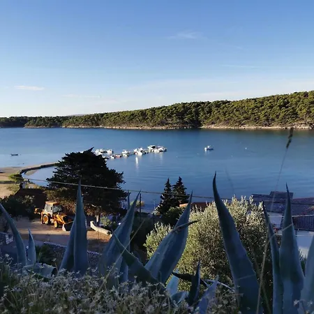 Apartment Gaestezimmer Fuer 2 Personen Ca 20 Qm In Kampor, Kvarner Bucht Rab *