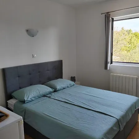Apartment Gaestezimmer Fuer 2 Personen Ca 20 Qm In Kampor, Kvarner Bucht Rab
