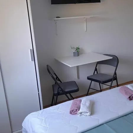 Gaestezimmer Fuer 2 Personen Ca 20 Qm In Kampor, Kvarner Bucht Rab Apartment *