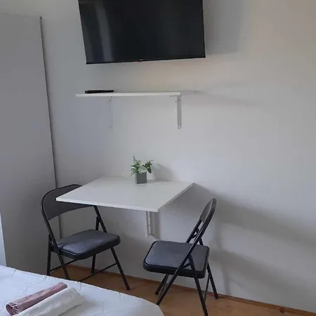 Gaestezimmer Fuer 2 Personen Ca 20 Qm In Kampor, Kvarner Bucht Rab Apartment