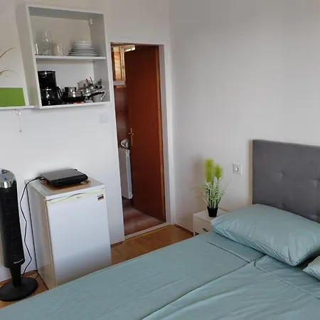 Apartment Gaestezimmer Fuer 2 Personen Ca 20 Qm In Kampor, Kvarner Bucht Rab Rab Town